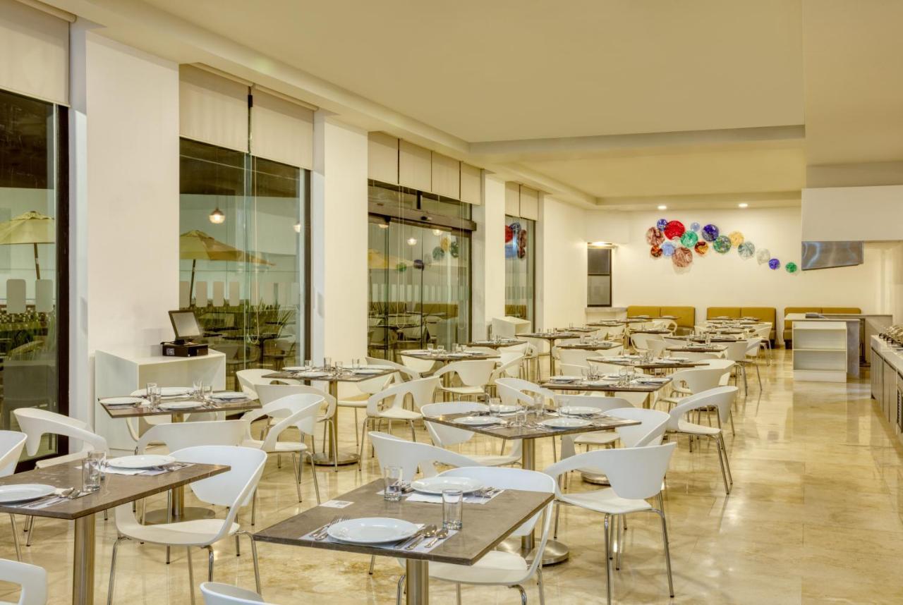 Fiesta Inn Guadalajara Aeropuerto Las Pintas Екстериор снимка