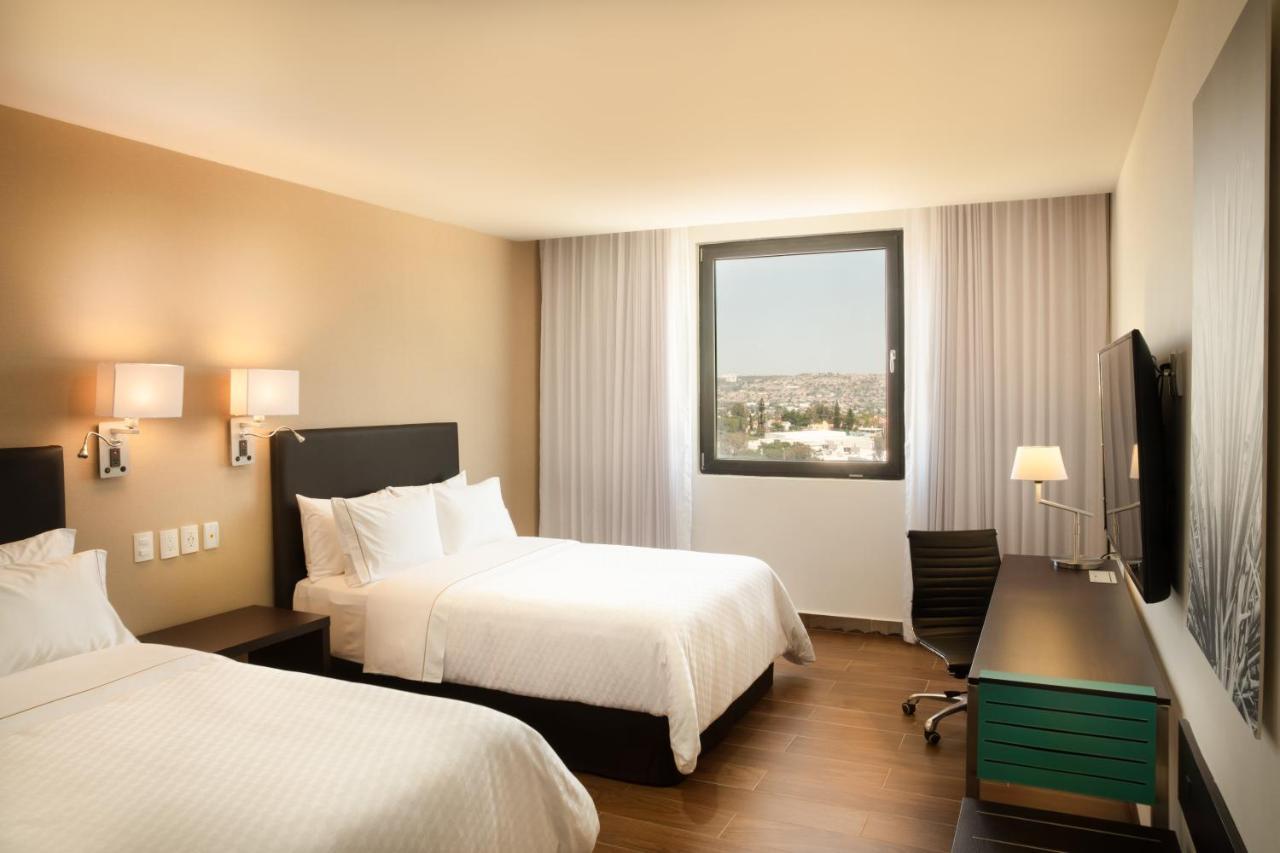 Fiesta Inn Guadalajara Aeropuerto Las Pintas Екстериор снимка