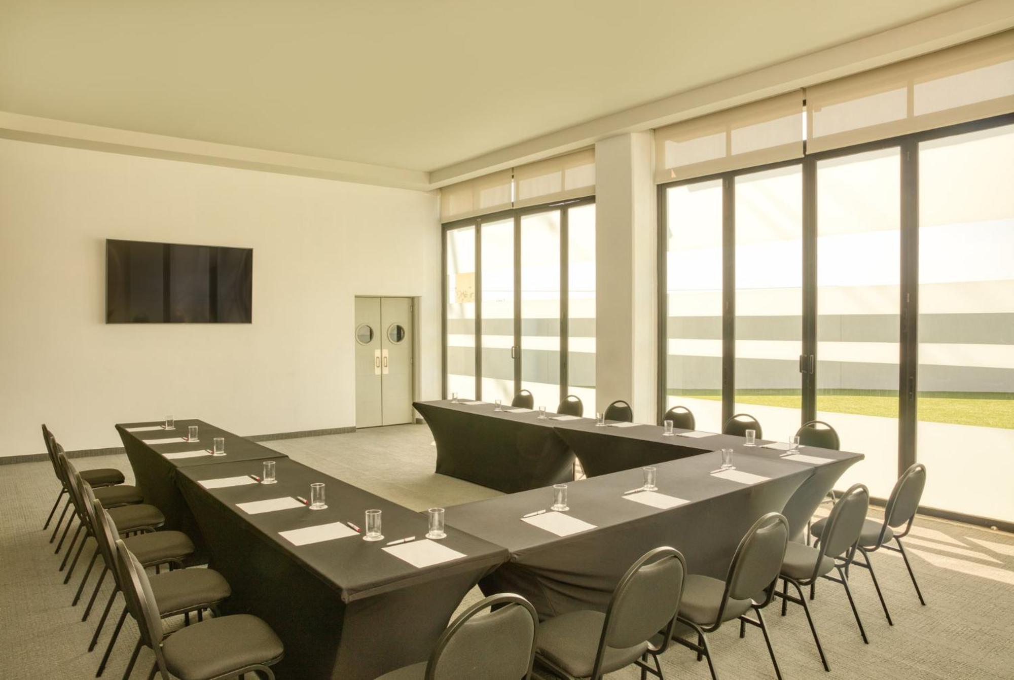 Fiesta Inn Guadalajara Aeropuerto Las Pintas Екстериор снимка