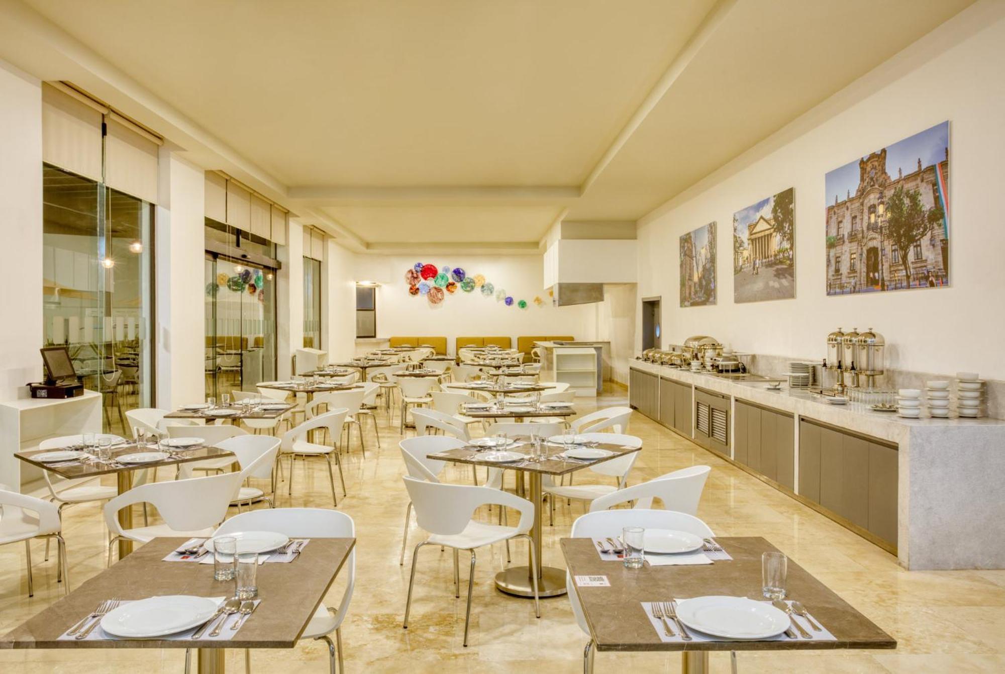 Fiesta Inn Guadalajara Aeropuerto Las Pintas Екстериор снимка