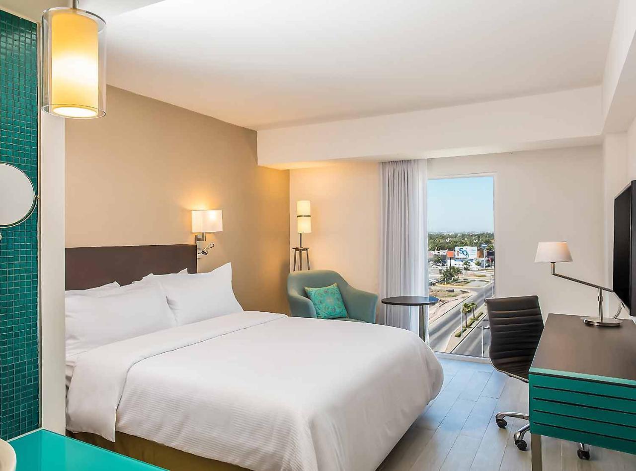 Fiesta Inn Guadalajara Aeropuerto Las Pintas Екстериор снимка